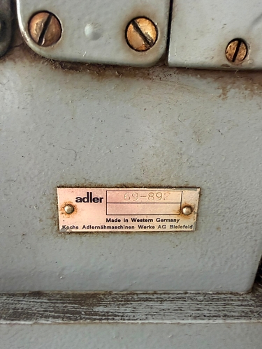 Masina de cusut ADLER 69