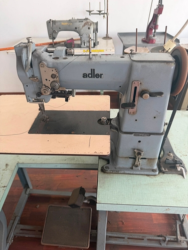 Masina de cusut ADLER 69