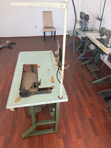Masina de cusut BERNINA J