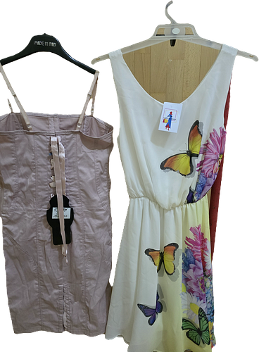 Lotul include o gama diversificata de articole unice, diferite marimi, modele, culori.