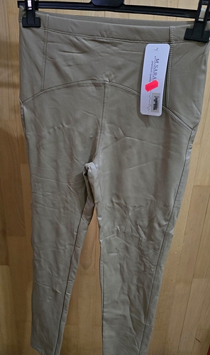 Lotul include o gama diversificata de articole unice, diferite marimi, modele, culori.
