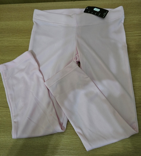 Lotul include o gama diversificata de articole unice, diferite marimi, modele, culori.