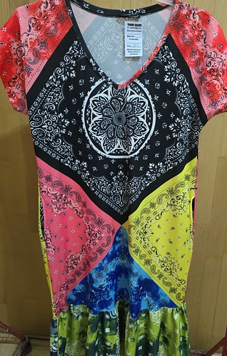 Lotul include o gama diversificata de articole unice, diferite marimi, modele, culori.