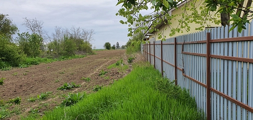 Vedere partiala a terenului