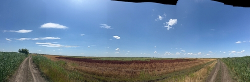 Vedere panoramica a terenului agricol arabil