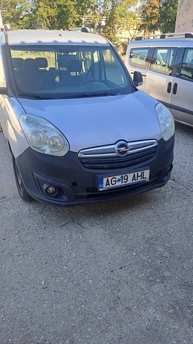 marca OPEL model COMBO